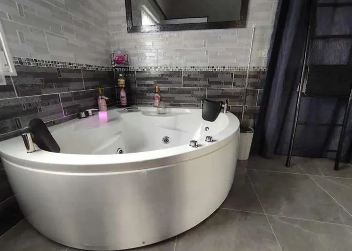 Le Cosy Occitan Chaleureuse Independante Baignoire Terrasse Jardin Feriehus