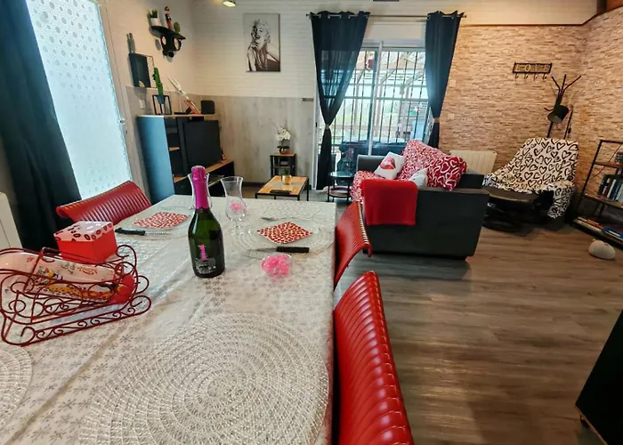 Le Cosy Occitan Chaleureuse Indépendante Baignoire Terrasse Jardin Hébergement de vacances